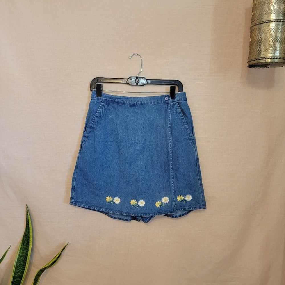 Vintage BFA Classics Daisy Embroidered Denim Skort
